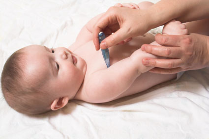 Nên và không nên khi bé bị sốt - Chăm sóc bé - Sốt ở trẻ em - Trẻ em bị sốt cao - Trẻ sơ sinh bị sốt