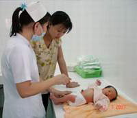 Chăm sóc rốn cho trẻ sơ sinh - Chăm sóc bé - Bé 1 tháng tuổi - Chăm sóc trẻ sơ sinh