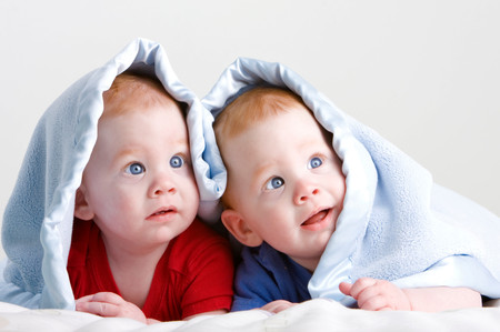 7 điều cần biết khi chăm sóc trẻ sinh đôi