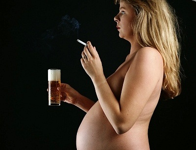 hut-thuoc-uong-ruou-khi-mang-thai