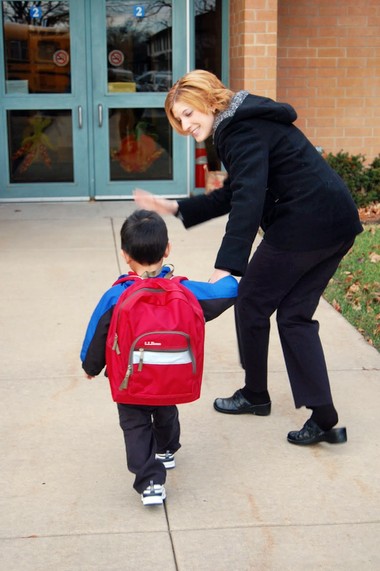 me dua be deo balo den truong