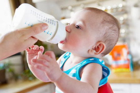Những sai lầm không đáng có khi pha sữa cho bé - Chăm sóc bé - Bảo vệ sức khỏe trẻ em - Cách nuôi dạy con trẻ - Chăm sóc trẻ em - Dinh dưỡng & Sức khỏe