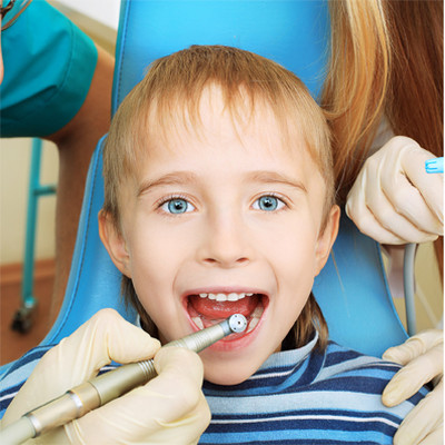 Có nên tẩy trắng răng cho trẻ nhỏ? - Chăm sóc bé - Tư vấn chăm sóc trẻ em - Tư vấn sức khỏe trẻ em