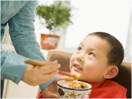 Chia sẻ bí quyết giúp mẹ trị biếng ăn cho trẻ - Chăm sóc bé - Chăm sóc trẻ em - Dinh dưỡng cho trẻ em - Làm cha mẹ