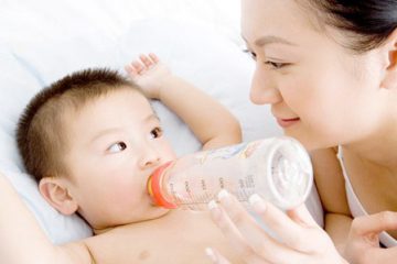 Bổ sung vitamin D khiến bé lười uống sữa?