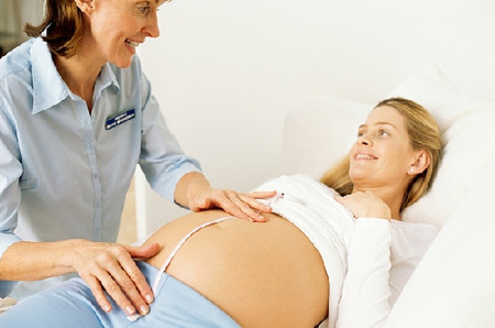 Cho phép mang thai hộ sẽ đem lại niềm hy vọng cho nhiều gia đình hiếm muộn.