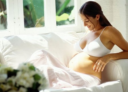 Cùng với sự lớn lên của bụng bầu, “đôi gò bồng đảo cũng không ngừng phát triển” gây đau nhức cho bạn trong suốt 9 tháng mang thai.