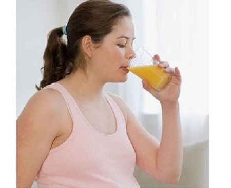 Nước cam giúp tăng lượng acid folic cho bà bầu.