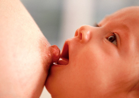 Có một số thực phẩm ảnh hưởng đến chất lượng sữa mẹ, khiến sữa có mùi và bé kém bú. 