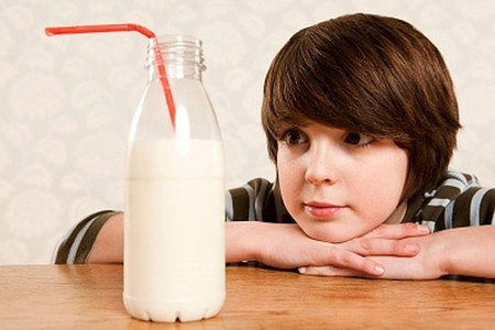  Không nên cho bé trai uống sữa đậu nành 