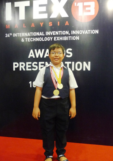 Tại ITEX 2013, Kim Hảo giành 3 giải thưởng lớn của Malaysia, Indonesia và Hàn Quốc. 