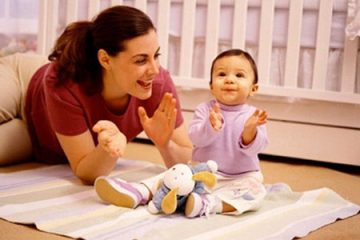 Cho trẻ 3-12 tháng tuổi tập vận động