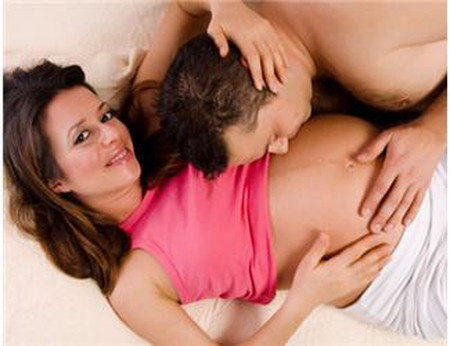 “Yêu” như thế nào khi bầu bí rất quan trọng vì dễ gây khó chịu cho mẹ và ảnh hưởng đến bé nếu tư thế không phù hợp 