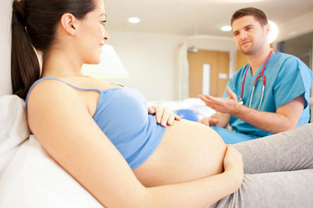  Khám thai thường xuyên là việc làm cần thiết cuối thai kỳ. 