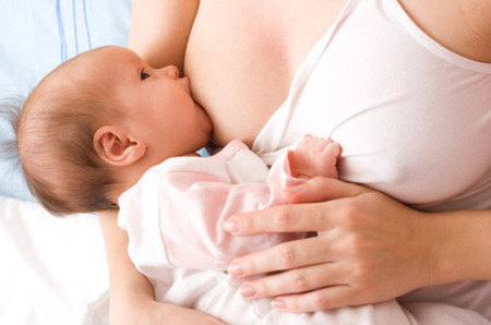  Lượng sữa của mẹ sinh bé trai thường nhiều hơn 25% mẹ sinh bé gái.