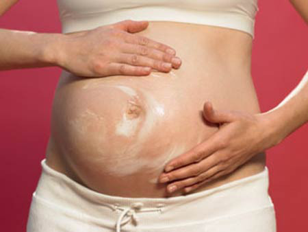 Không nên xoa bóp bụng trong thai kỳ 