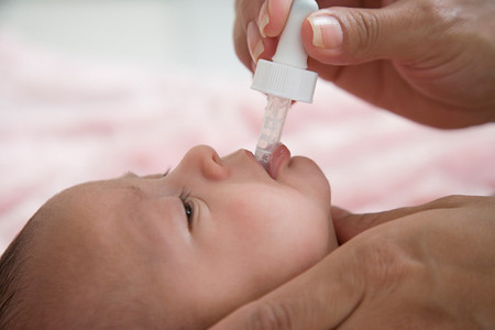 nhung-loi-kinh-dien-khi-cho-con-uong-thuoc