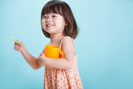 nguyen-nhan-va-cach-cham-be-hoi-mieng