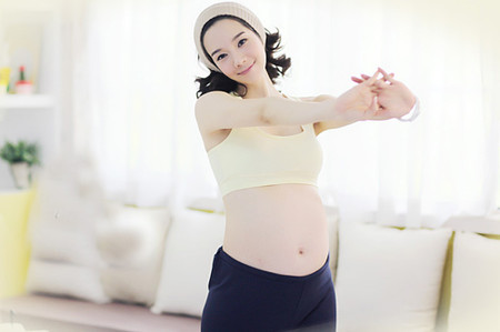 Những tháng cuối thai kỳ, mẹ bầu nên đi khám thai 2 tuần/lần để bác sĩ theo dõi kịp thời tình hình sức khỏe. 