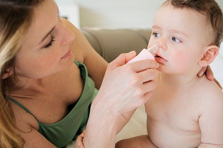 Hút mũi cho trẻ thường xuyên có hại không?