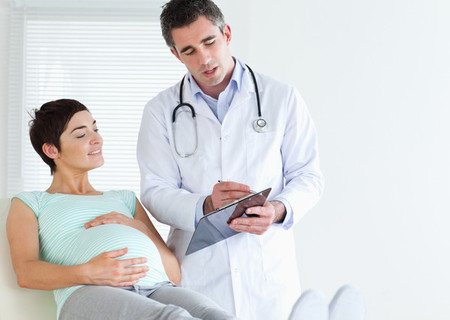 Mặc dù loại vi khuẩn này thường vô hại ở người lớn nhưng nó có thể gây ra các biến chứng trong thời kỳ mang thai và gây bệnh nghiêm trọng cho bé sơ sinh.