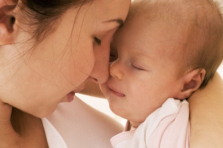 Nếu đây là lần đầu tiên bạn chăm sóc trẻ sơ sinh, làm thế nào để bạn biết biểu hiện nào của bé là bình thường hay không bình thường?