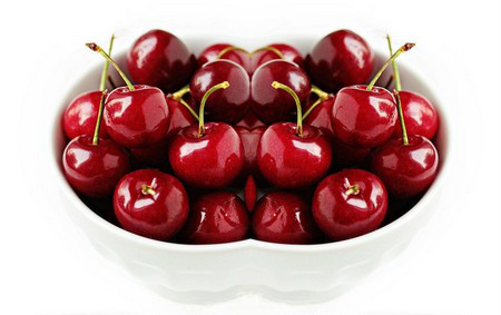 Quả anh đào (cherry) rất ngon và dễ ăn tuy nhiên giá thành còn đắt và chưa được bán phổ biến tại Việt Nam