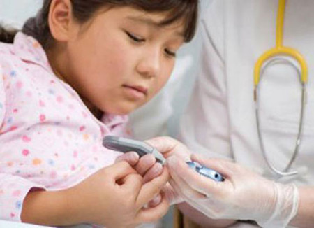 Cần kiểm tra, phát hiện sớm những triệu chứng bệnh tiểu đường ở trẻ em để điều trị kịp thời 