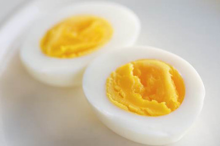 Ăn trứng vào buổi sáng sẽ mang lại cho trẻ em nhiều năng lượng.