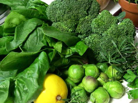 Ăn nhiều rau xanh rất tốt cho sức khoẻ của bé.